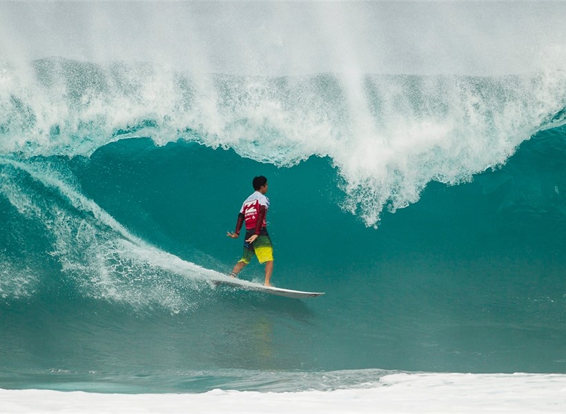 Down to the Wire...Round 3 at Pipeline.